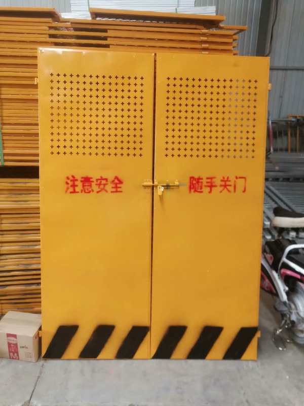 电梯施工口防护门A深圳电梯施工口防护栏A来图加工