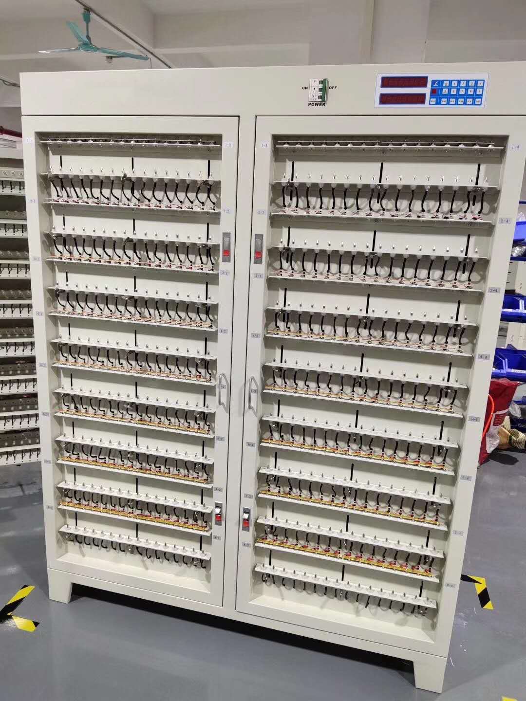18650、21700、32650等圆柱电池分容柜