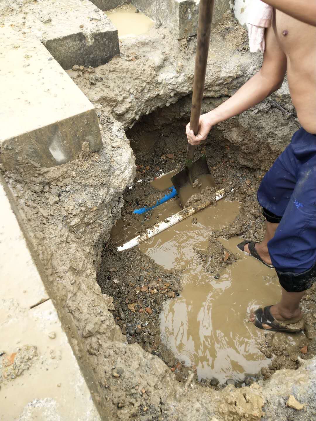 广州排查水管哪里漏水、家里埋在瓷砖下的供水管漏水位置