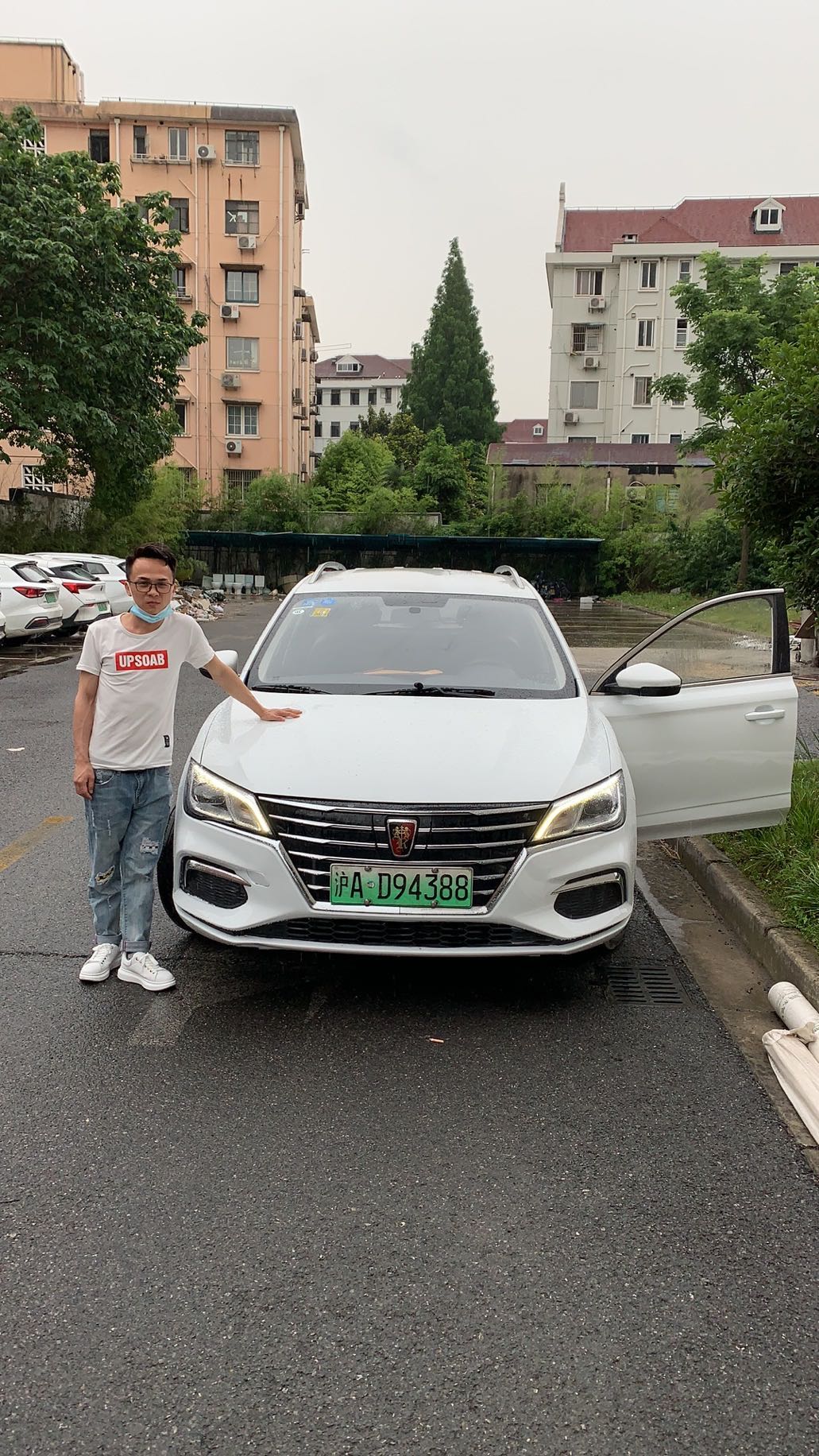 上海跑滴滴公司的车租多少钱