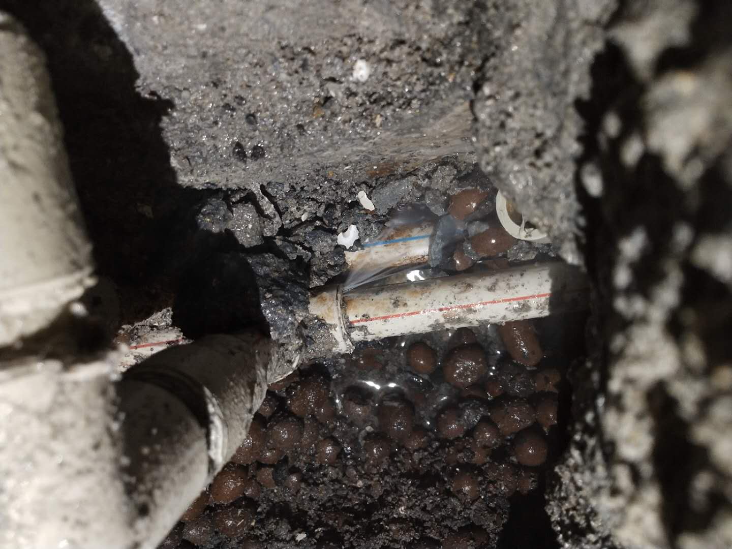 地砖下水管漏水怎么办、瓷板下水管漏水检测越秀