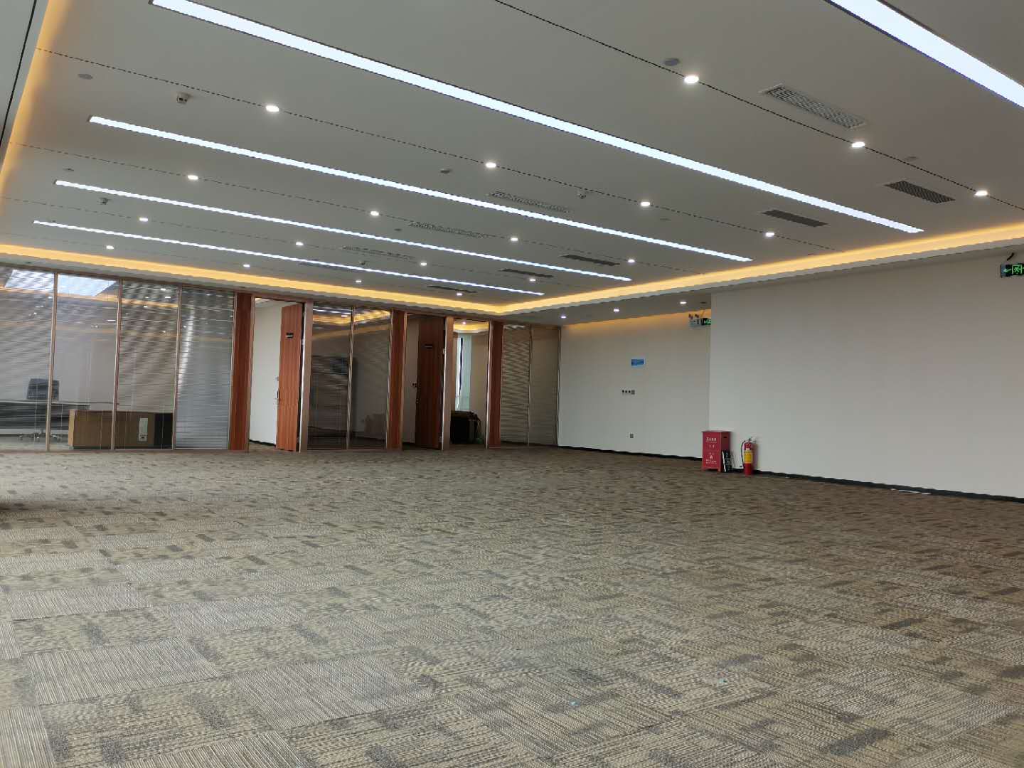 清湖地铁口中海信科技园200平米精装修带办公家具 中海信创新产业园