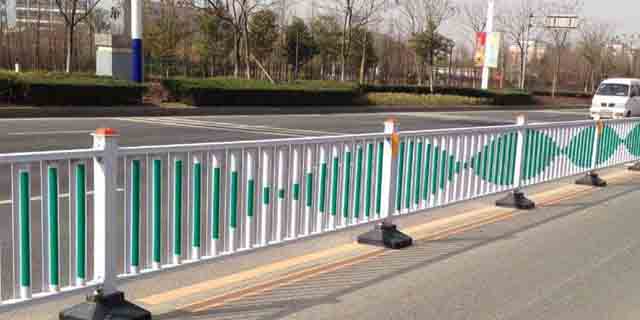大通耐用的公路护栏安装劳务费 青海盛康建筑供应