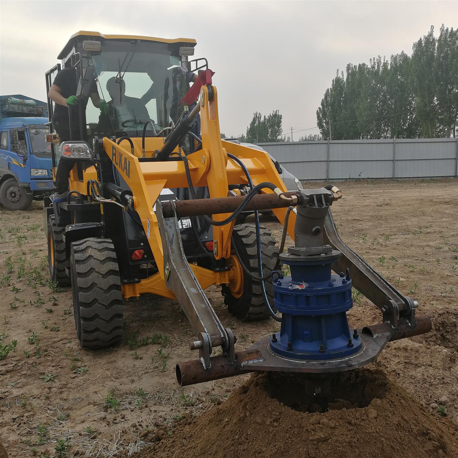 装载机改装打坑设备 潍坊铲车打坑机 应用范围广泛