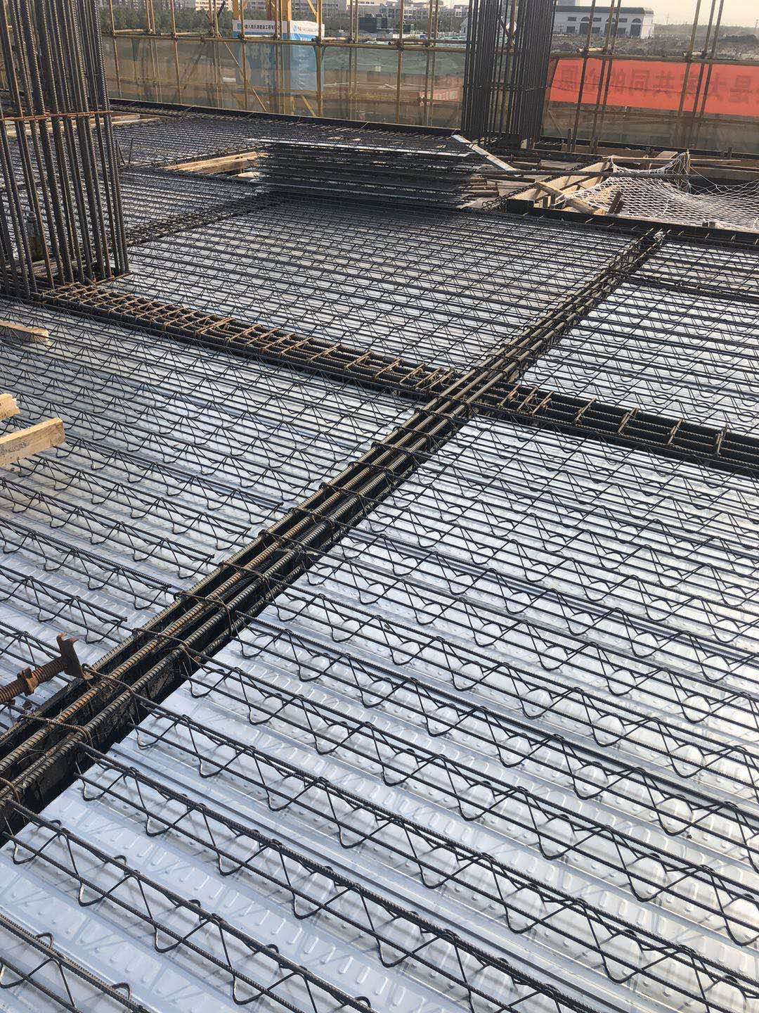 供应钢筋桁架楼承板，铝镁锰屋面板