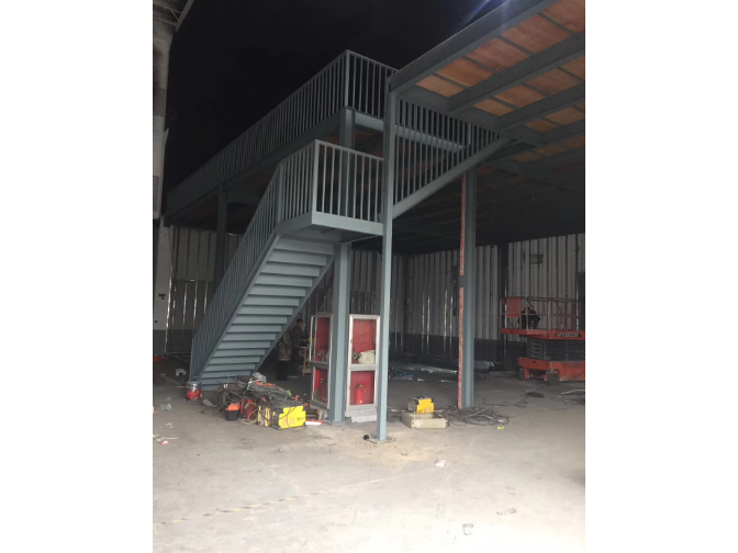 绍兴阁楼钢结构楼梯公司 欢迎咨询 上海拓立建筑装饰工程供应