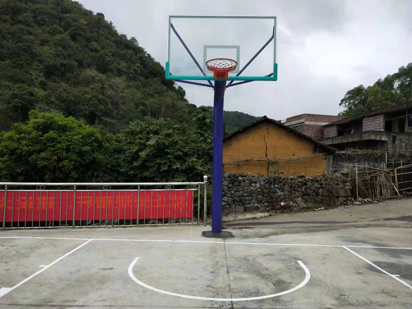 广西来宾学校埋地篮球架管径219