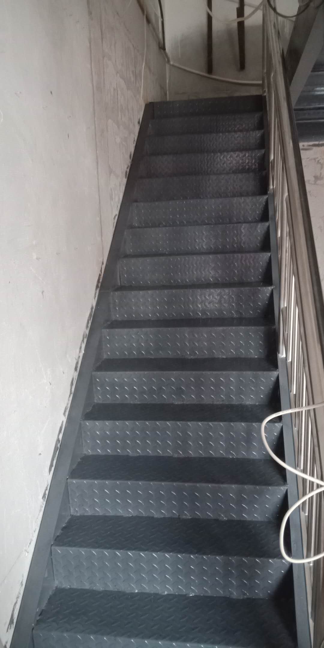 承德围场办公用彩钢房生产厂家 隆化县阻燃活动房内楼梯搭建