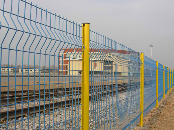 广州格拉瑞斯桃形立柱碳钢丝网片护栏网，大量现货厂家直供