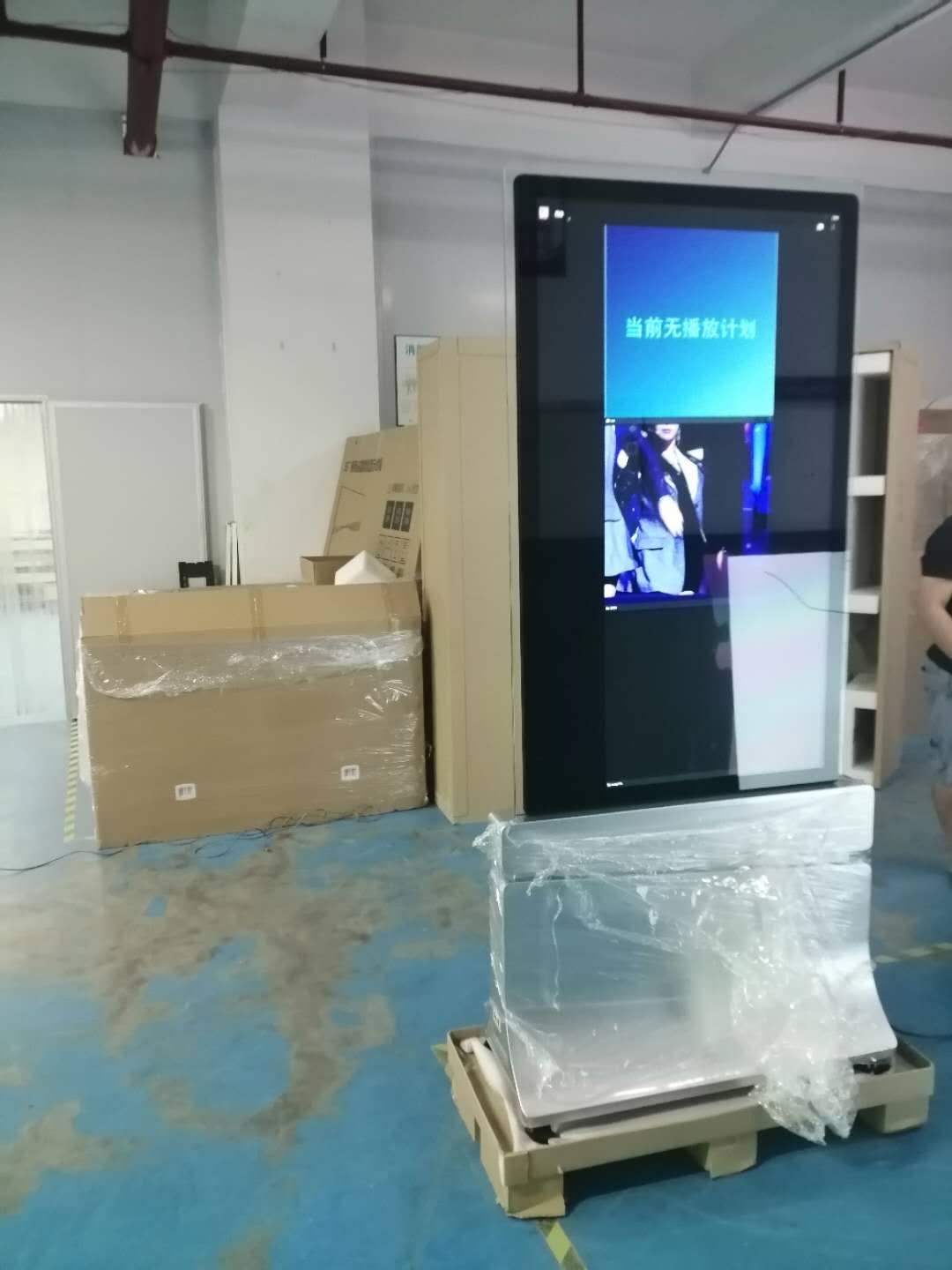 中视同创OLED透明屏立式广告机