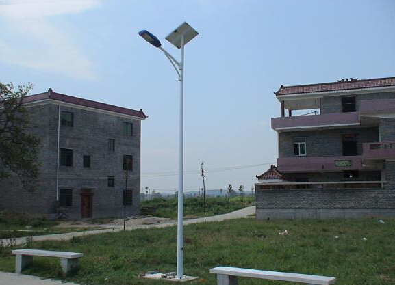 供应陕西汉中6米7米太阳能路灯锂电款式新颖报价实在
