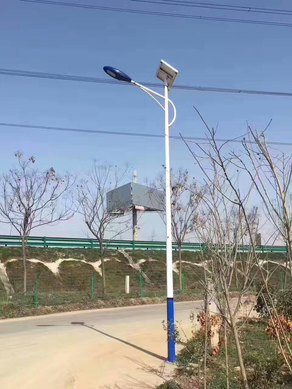供应湖北咸宁6米7米太阳能路灯生产厂家