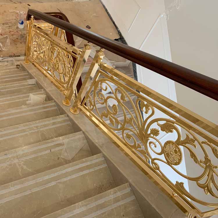 上杭雕花弧形铜楼梯扶手满足现代年轻对装饰品的追求
