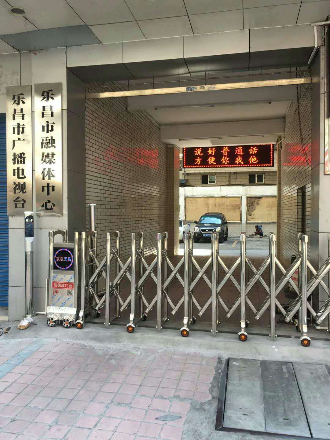 北京直销伸缩门 不锈钢大门 质量保证