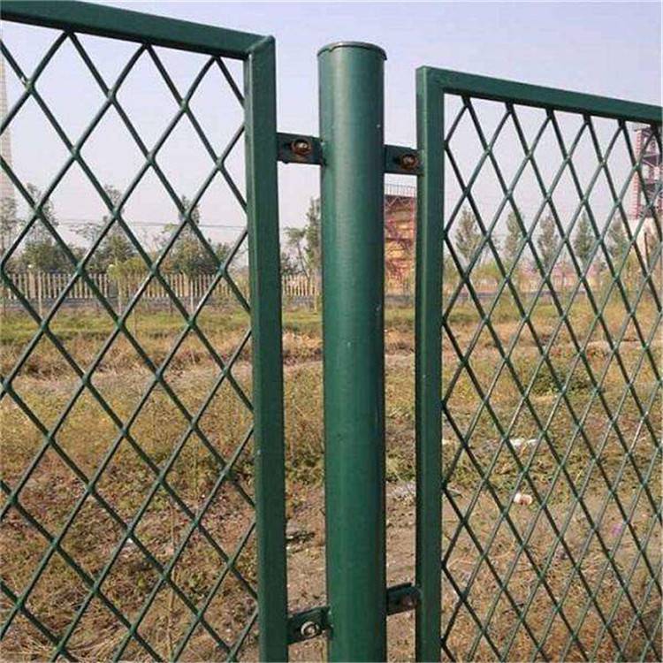 桥梁防眩网 体育场围栏网 免维护钢板网护栏