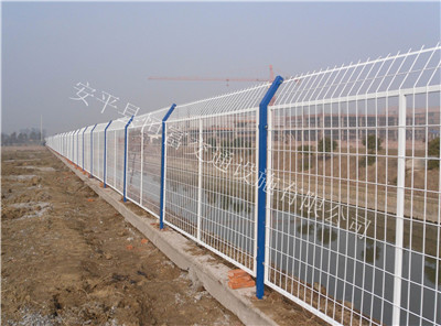 框架护栏圈地养殖铁丝网围栏高速公路护栏网 隔离护栏 双边丝围网