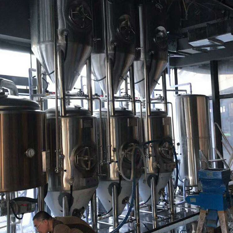 北京德国进口精酿啤酒设备品牌，德式两锅三器啤酒设备厂家