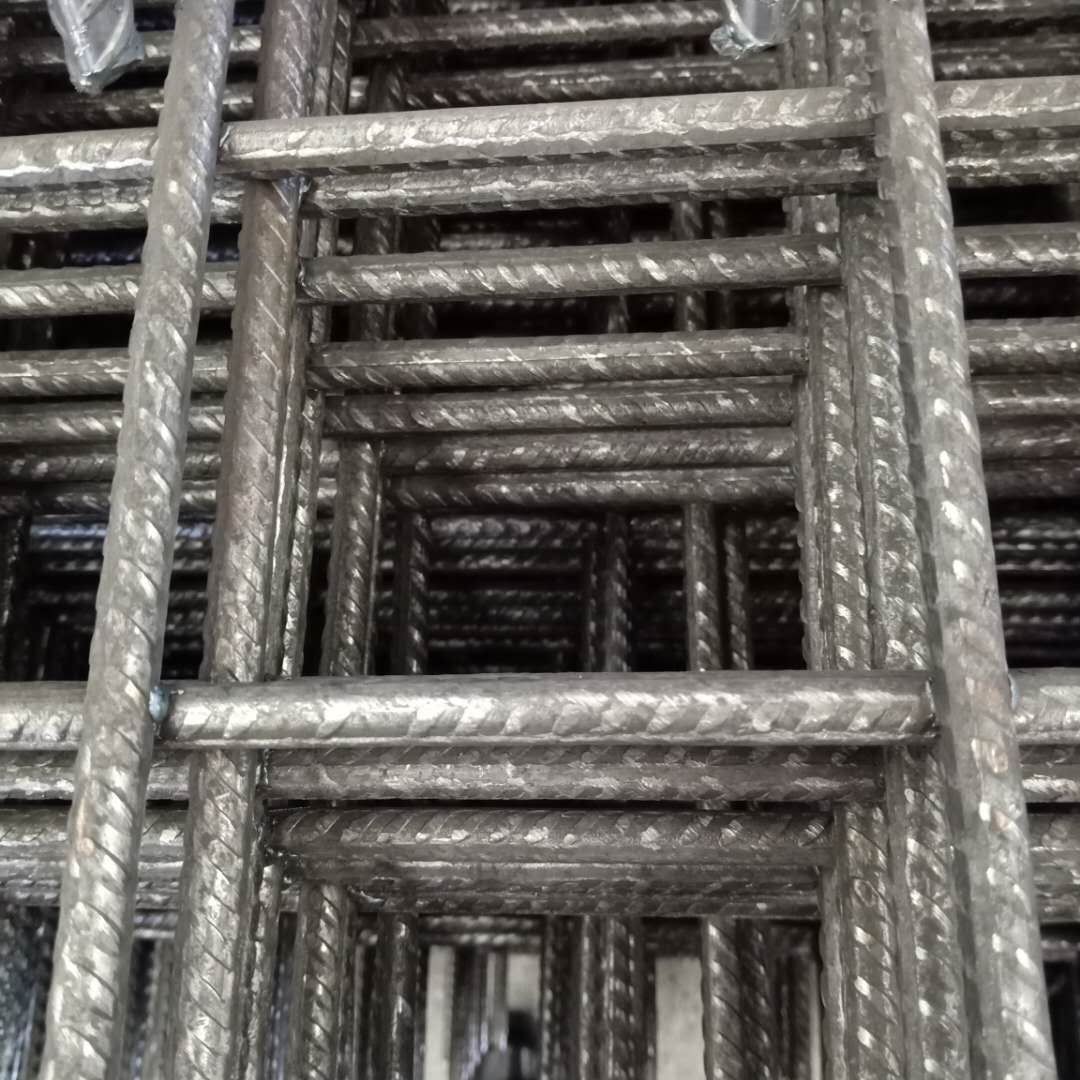 高速公路铺砌的钢筋焊接网-路面防裂焊接网片大量现货直发
