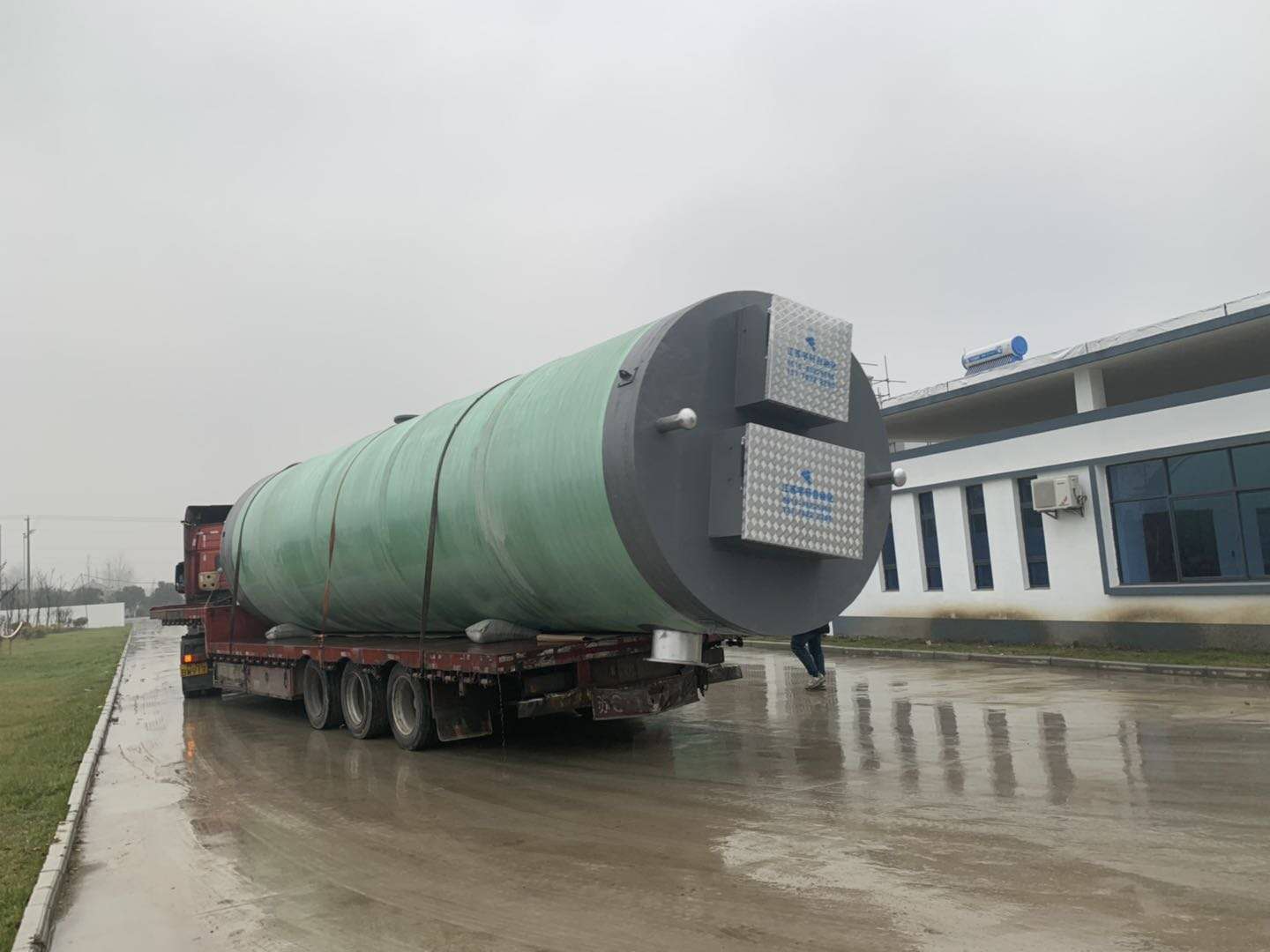蘇州全新第四代FRP預制泵站調試