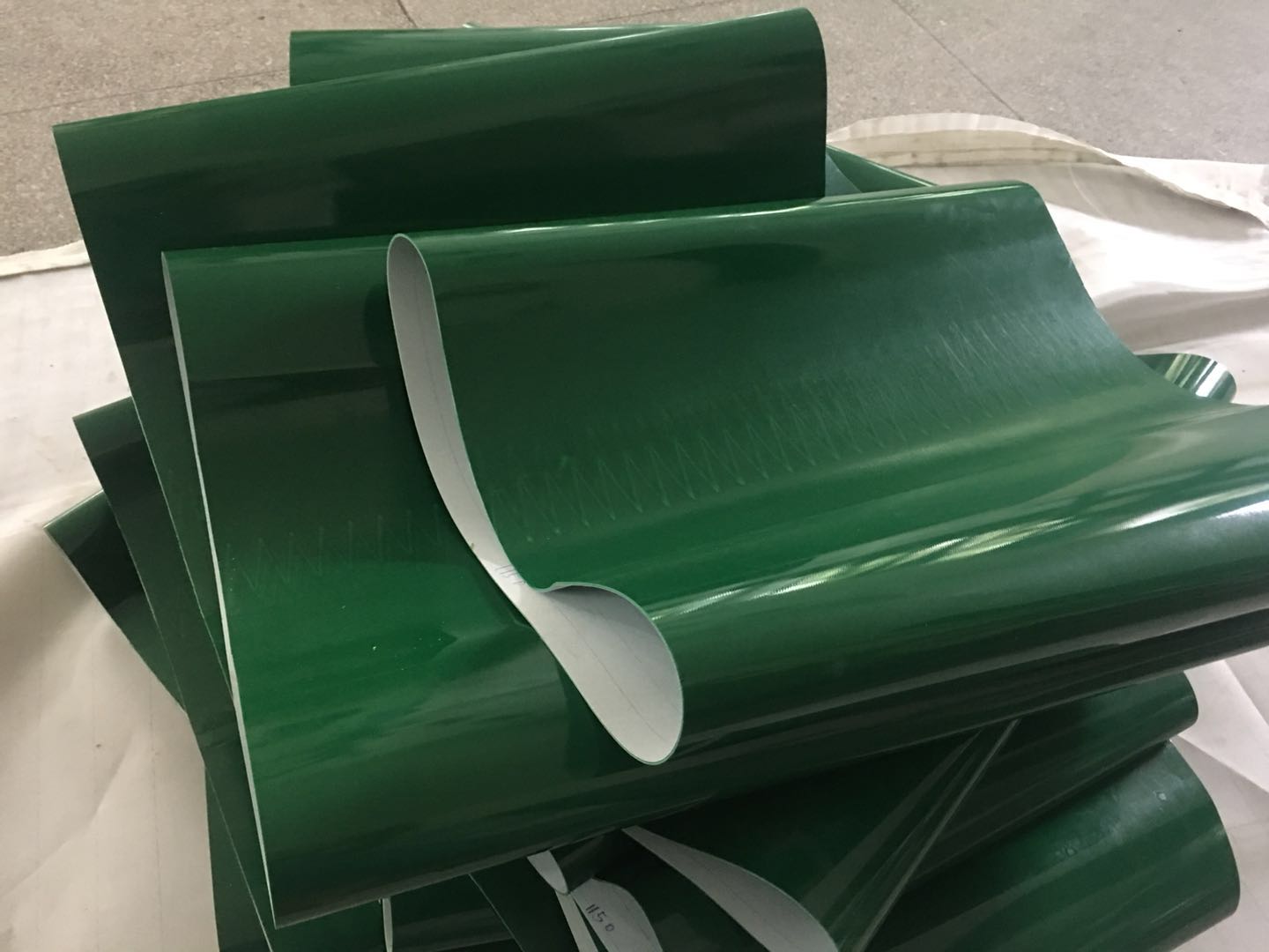 安庆绿色工业输送带批发厂家 环形裙边挡板输送带