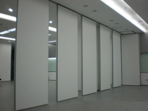 赛勒尔多功能厅银白色玻璃可活动隔断推拉门全电动折叠屏风墙