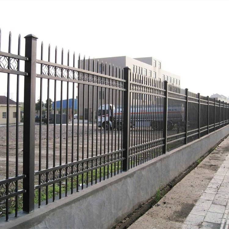 厂区锌钢护栏 松原锌钢围墙护栏 黑色方管铁艺围墙栅栏厂家批发