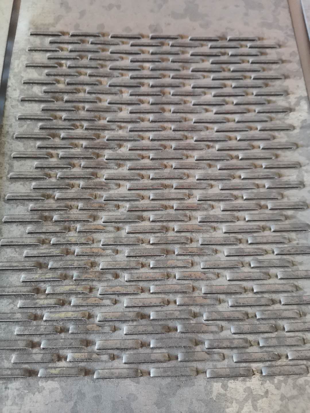 304不锈钢冲孔网板现货，不锈钢冲孔网
