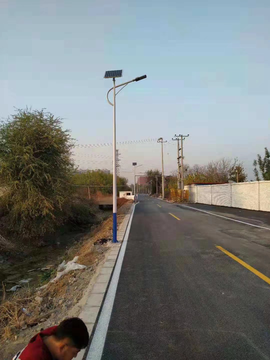 郑州墙体太阳能路灯，郑州太阳能路灯锂电池