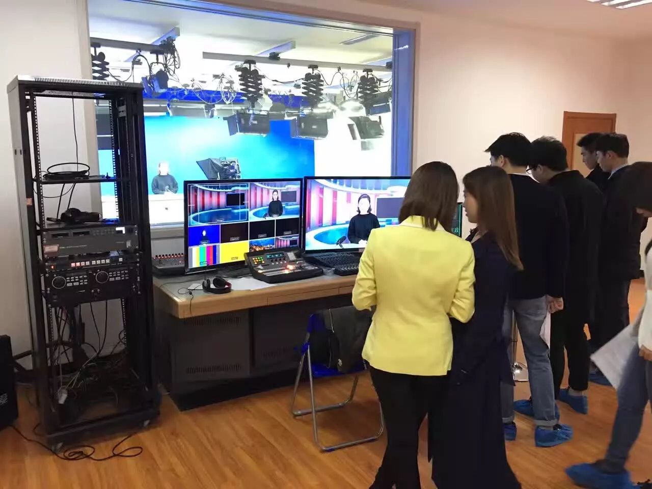 天创华视虚拟演播室灯光及蓝箱搭建 校园电视台建设 虚拟抠像设备