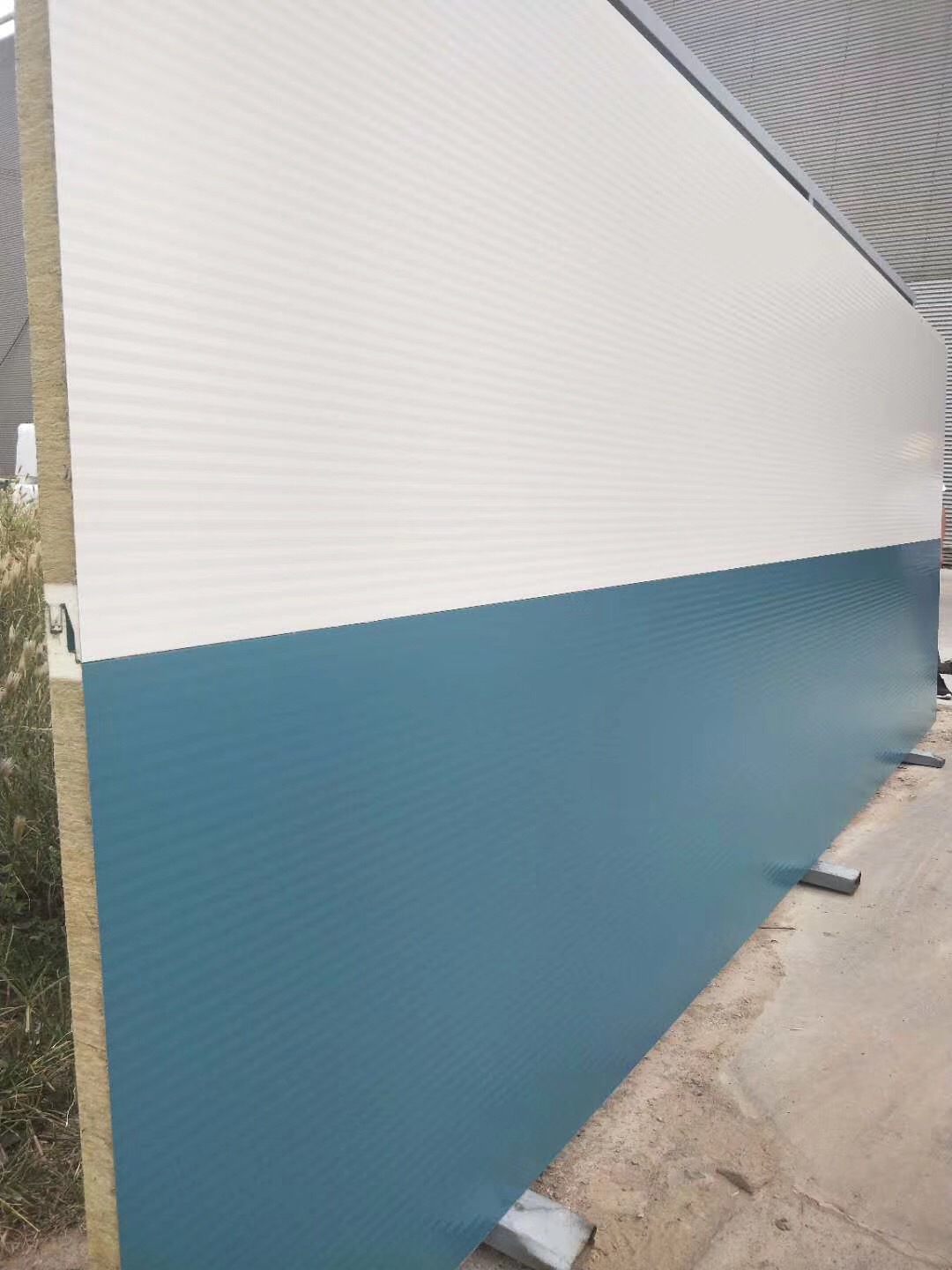 电梯房围护 新疆两企口式聚氨酯封边玻璃棉夹芯板屋面板 保温装饰板