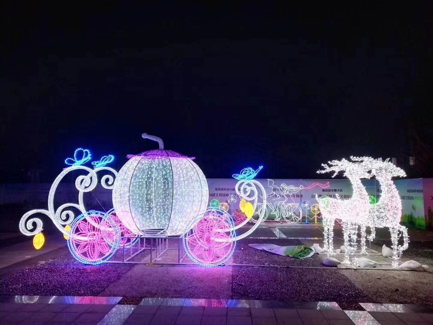 图案造型灯-立体造型灯-马拉车造型图-春节街道喜庆彩灯