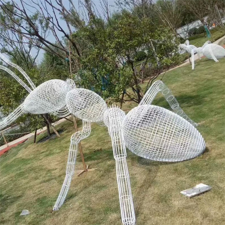 制作厂家 铁艺镂空动物雕塑 不锈钢镂空兔子雕塑