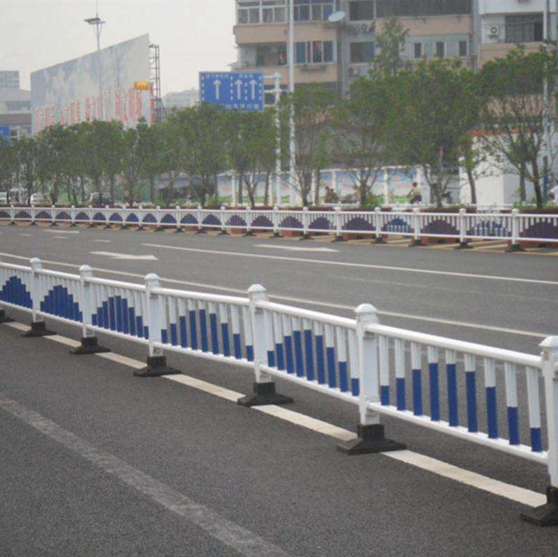 道路护栏隔离栏**锌钢围栏公路防撞栏杆交通人行道厂家防护栏