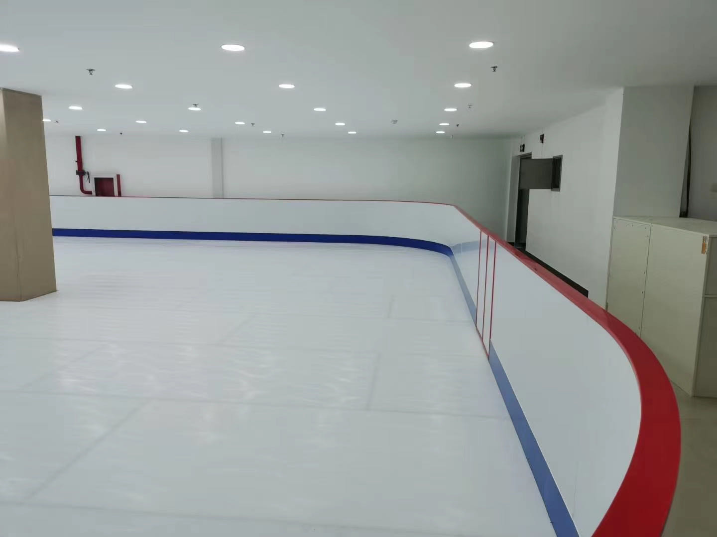 厂家自产自销仿真冰板溜冰板也可租赁