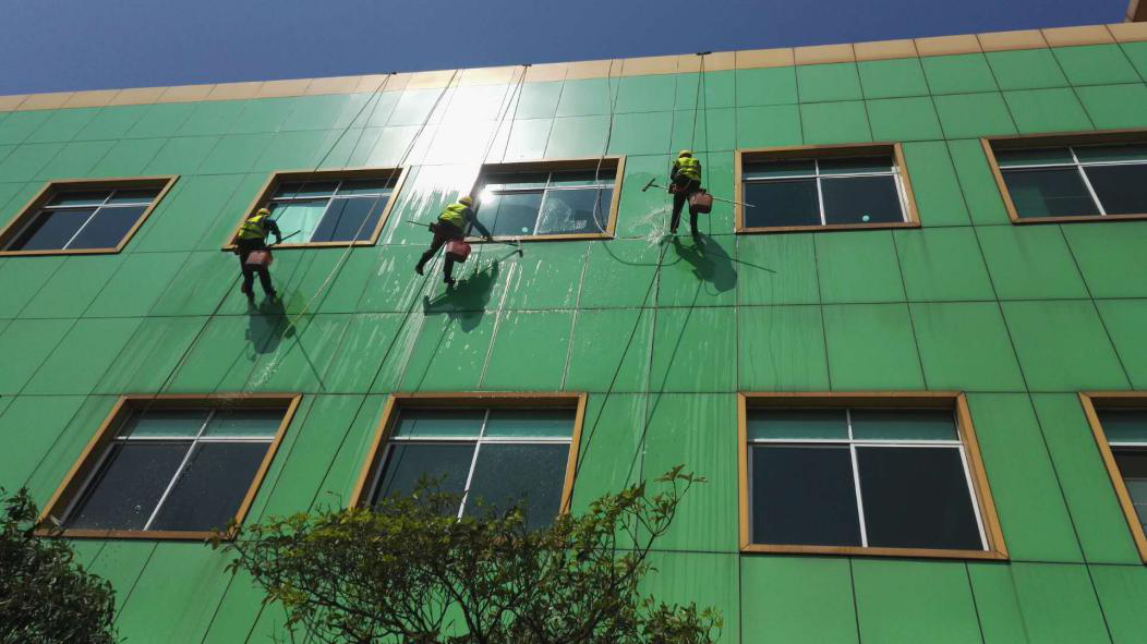 广州黄埔区外墙清洗公司，高空作业，高空蜘蛛人公司