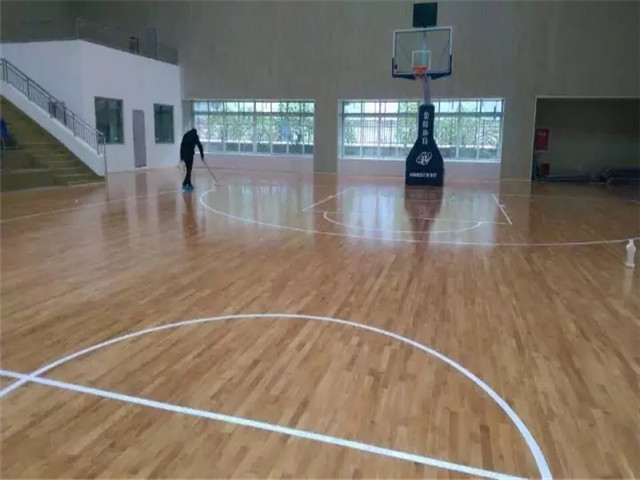 体育木地板的不同的铺装方式注定了篮球馆木地板使用性能不同