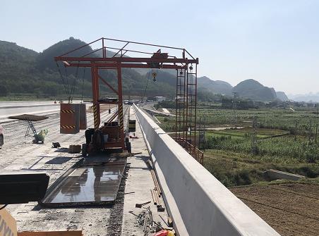 桥梁护栏作业车图片