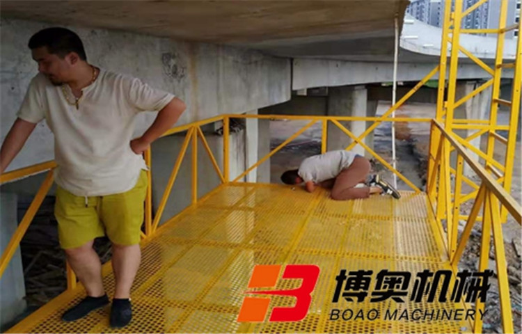 桥梁侧边施工平台