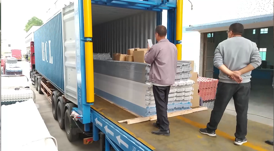 集装箱装货辅助设备-移动式货物装载机