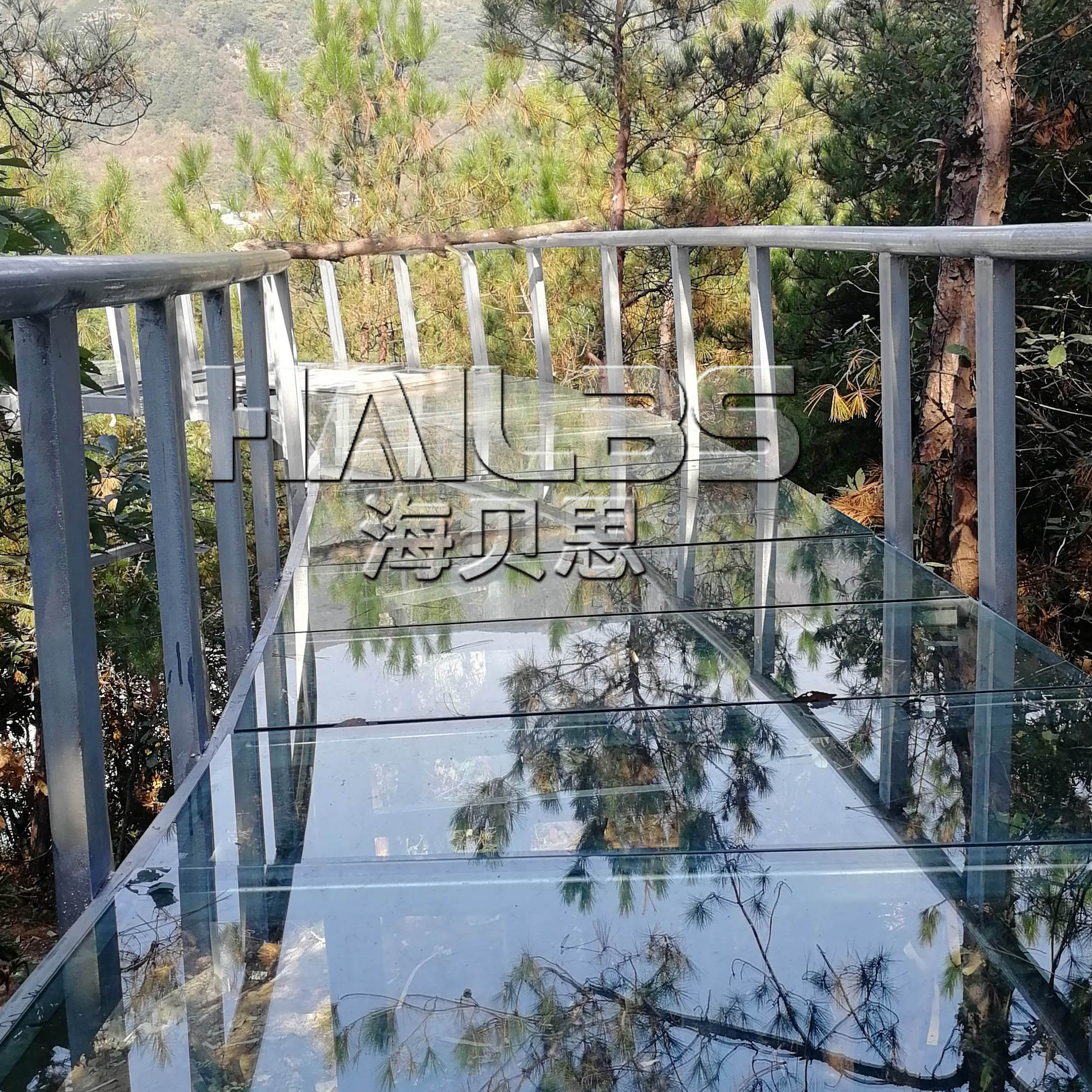 玻璃水滑道报价 空中玻璃滑道项目 景区玻璃滑道施工案例