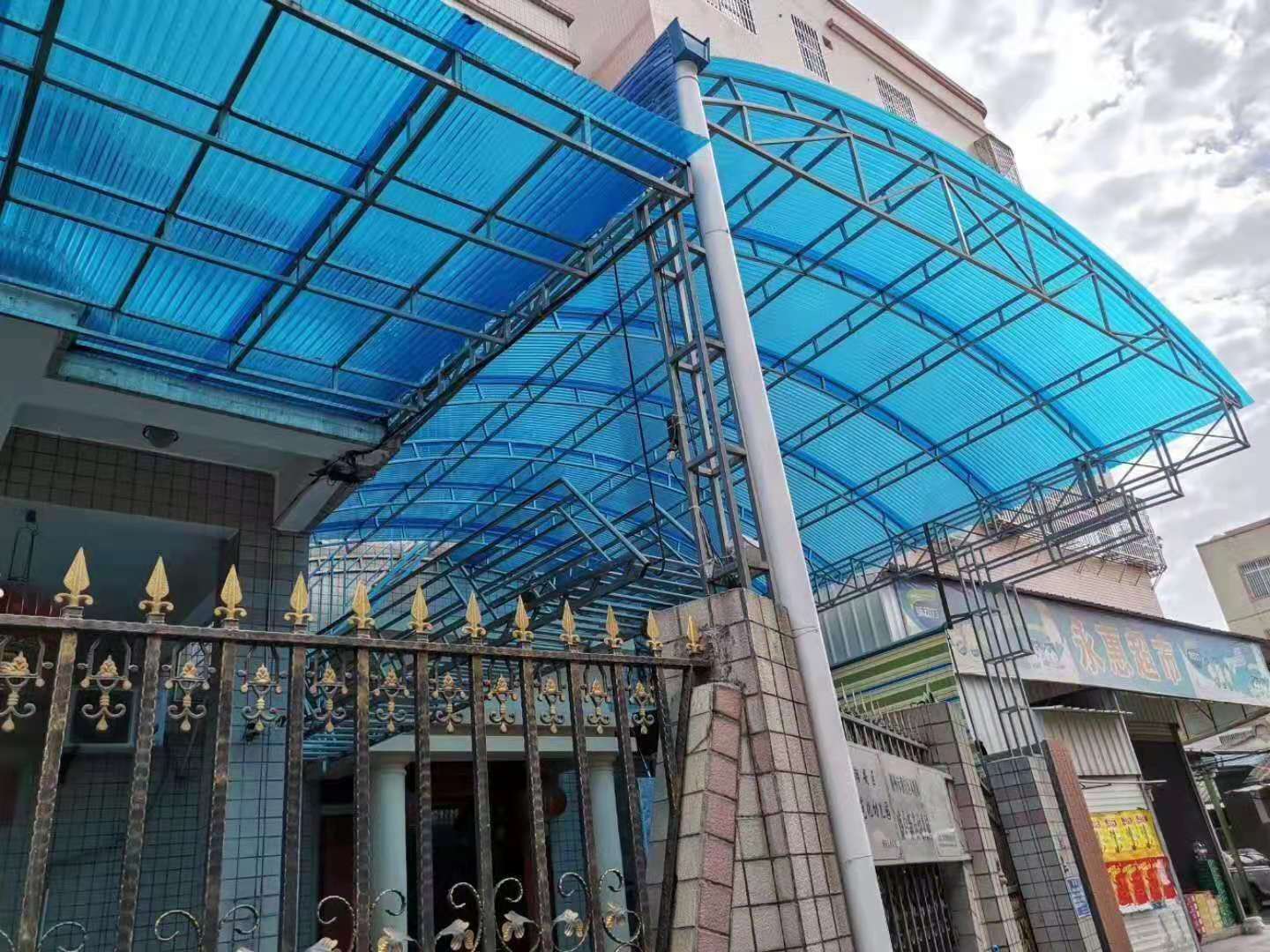 保定蓝色亮瓦 透光瓦的安装规范 玻璃钢瓦雨棚