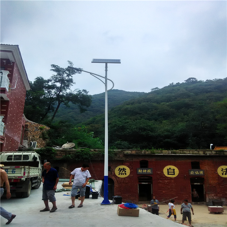 濮阳太阳能路灯公司 批发安装6米30瓦乡村太阳能照明灯