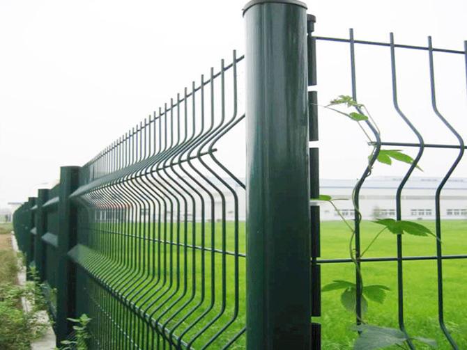 临汾市侯马公路护栏网球场护栏网边框护栏网双边丝护栏网基坑网厂家