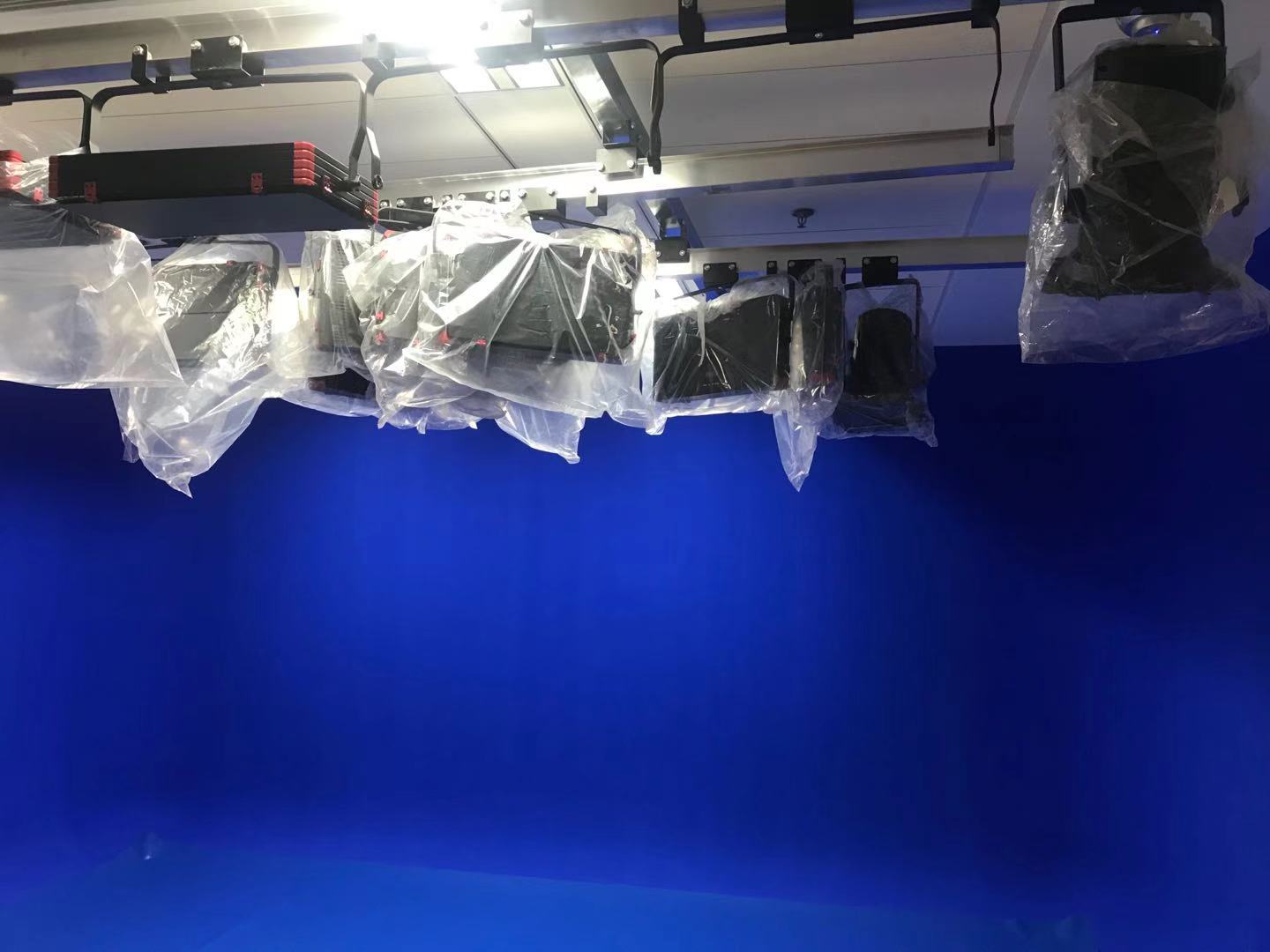 虚拟演播室灯光搭建布置工程 直播间蓝绿箱录音影棚装修方案设计