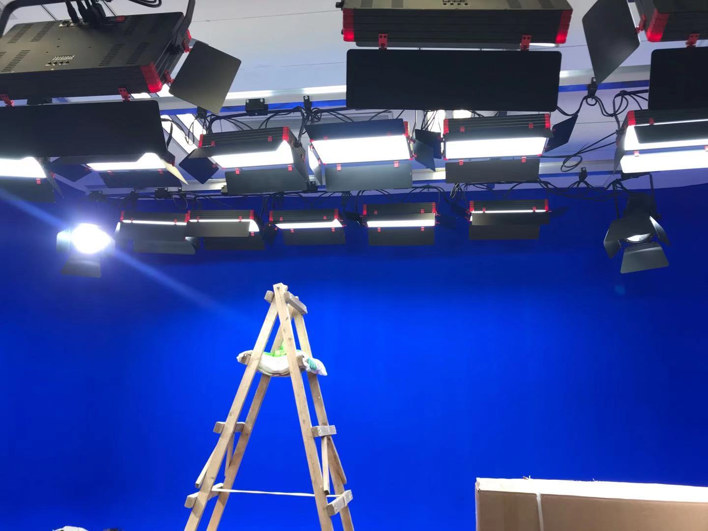 虚拟演播室灯光搭建布置工程 直播间蓝绿箱录音影棚