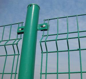 厂家供应三角折弯护栏网 小区公园围墙隔离防盗式桃型柱护栏网