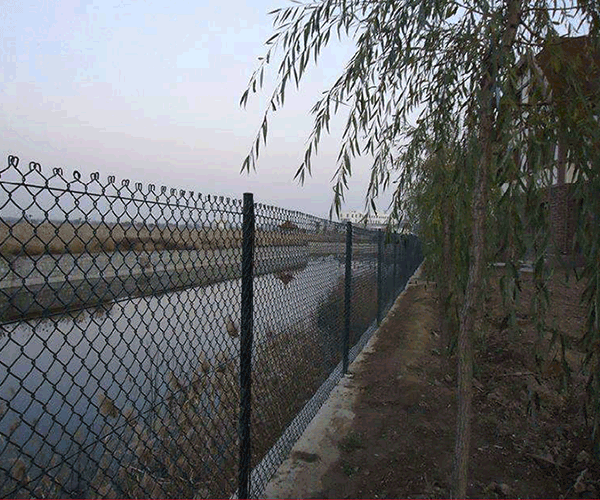 东莞市水库护栏网 珠海市电站围栏网 停车场护栏网定制