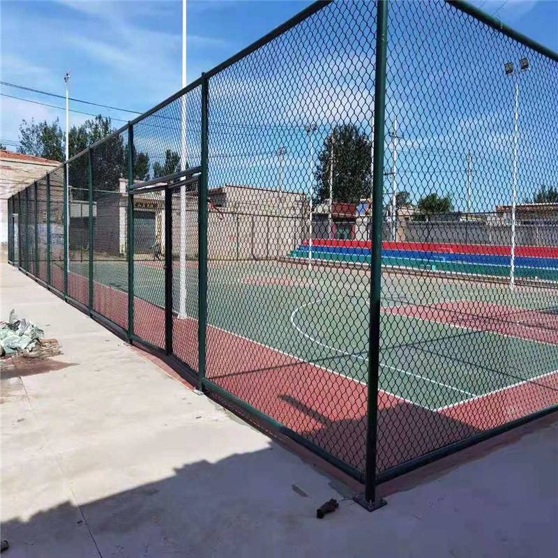 现货篮球场围栏围网4米高 足球场护栏体育运动场操场铁丝勾花网围网