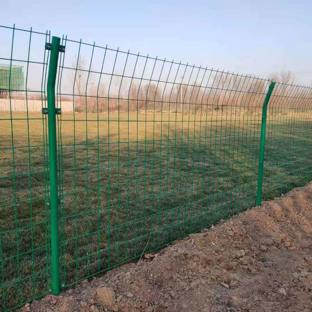 沃达护栏网 双边丝场地防护网 果园围栏 运动场防护栏