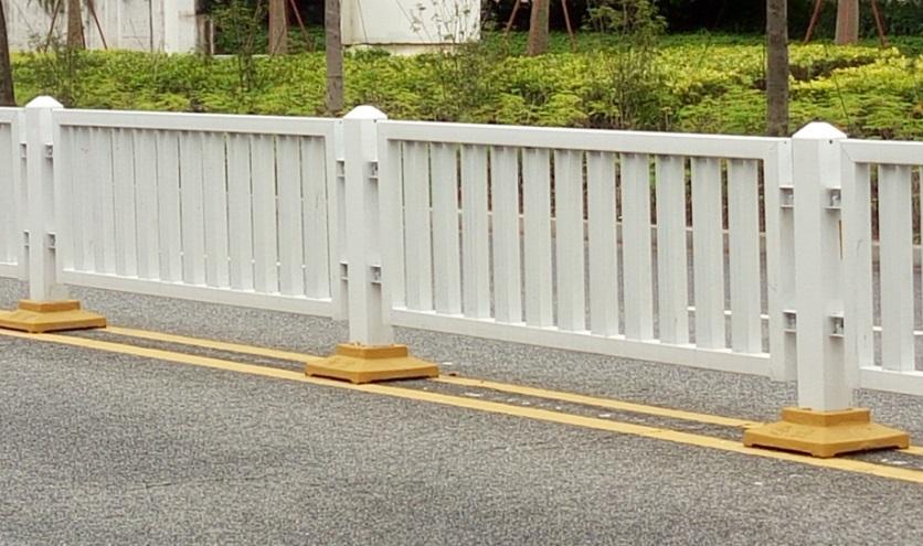 广州2016A款护栏 佛山路中重型护栏 公路白色护栏设计